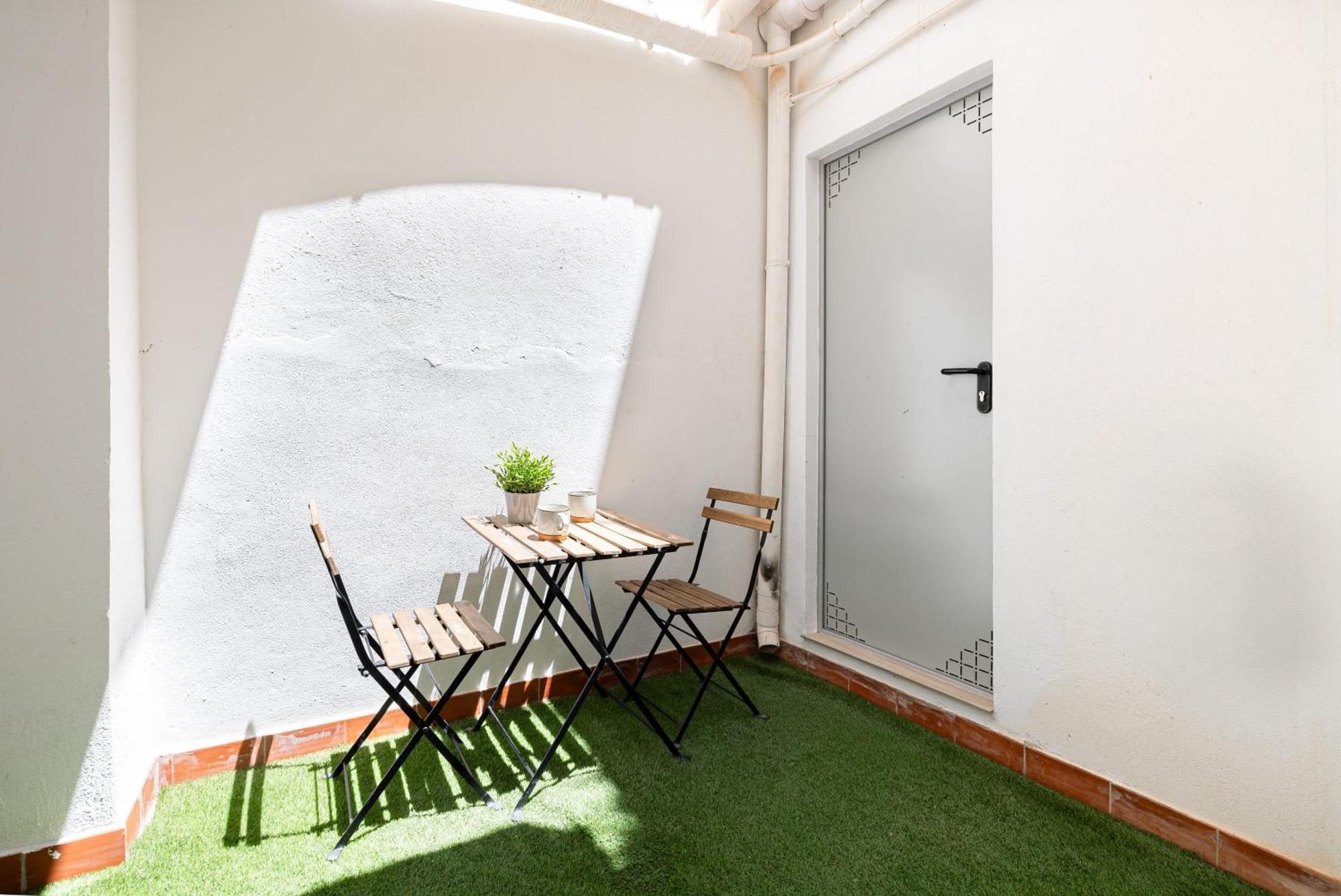Cozy Apartment In The Heart Of Малага Экстерьер фото