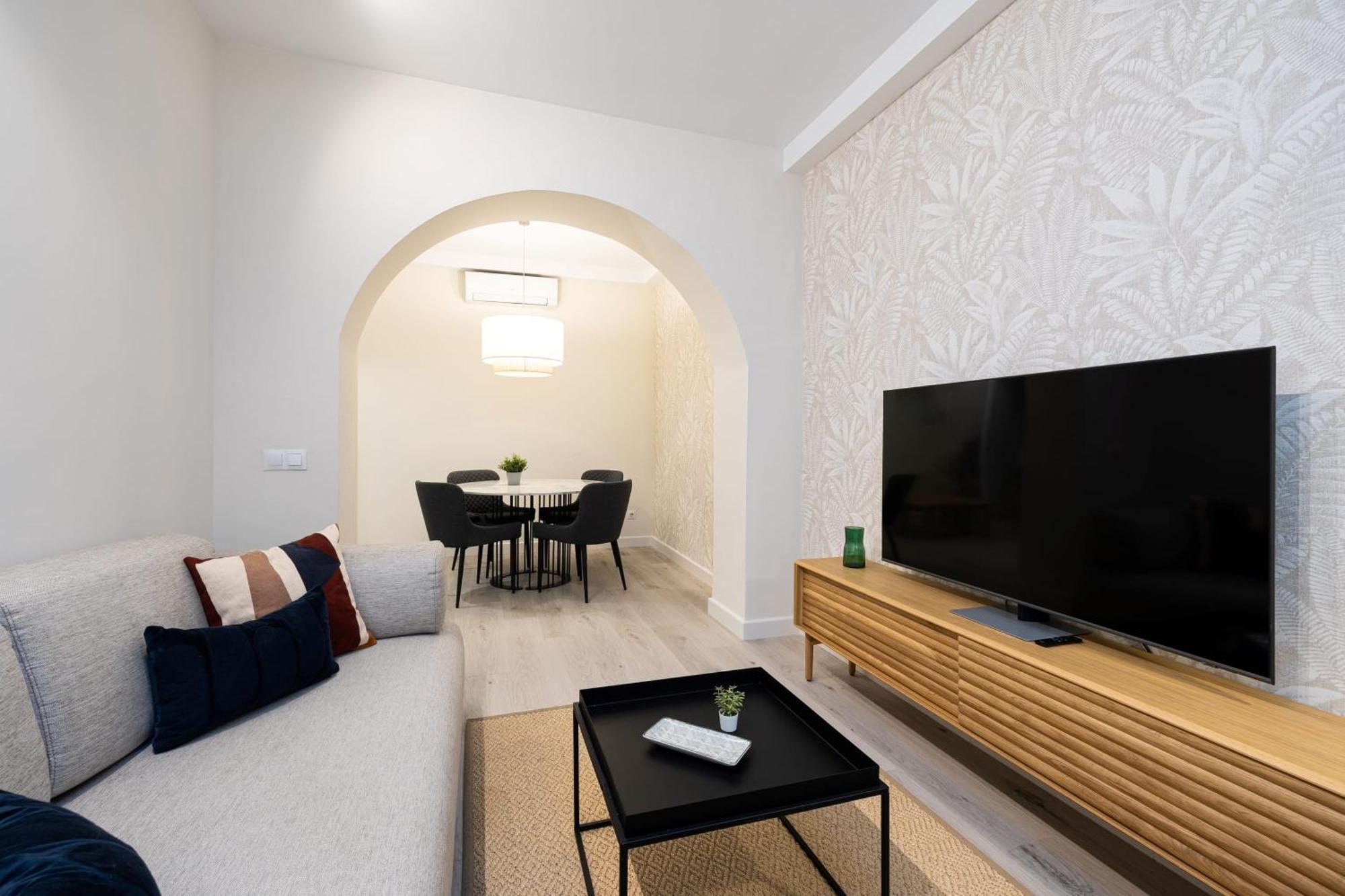 Cozy Apartment In The Heart Of Малага Экстерьер фото