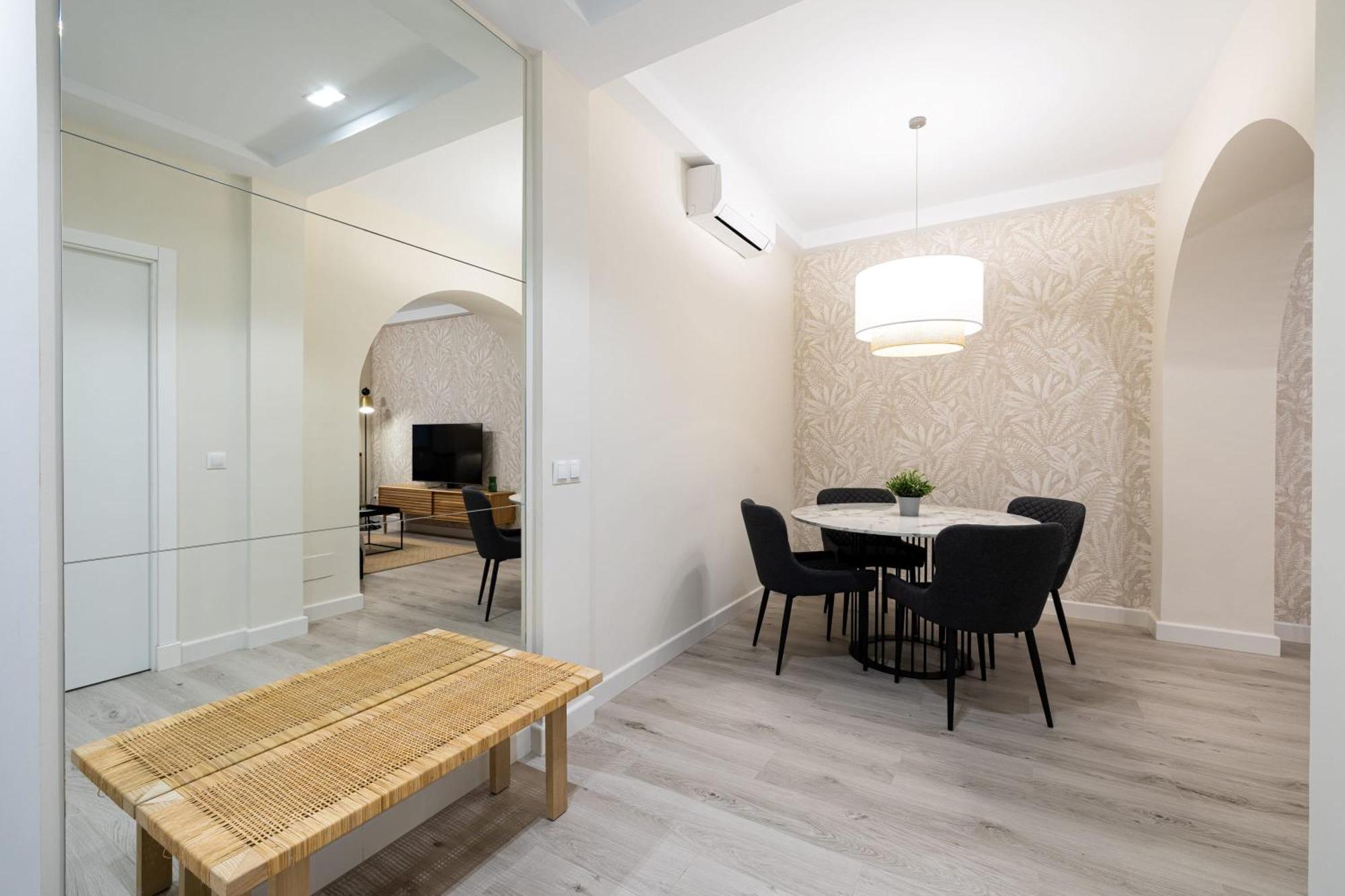 Cozy Apartment In The Heart Of Малага Экстерьер фото